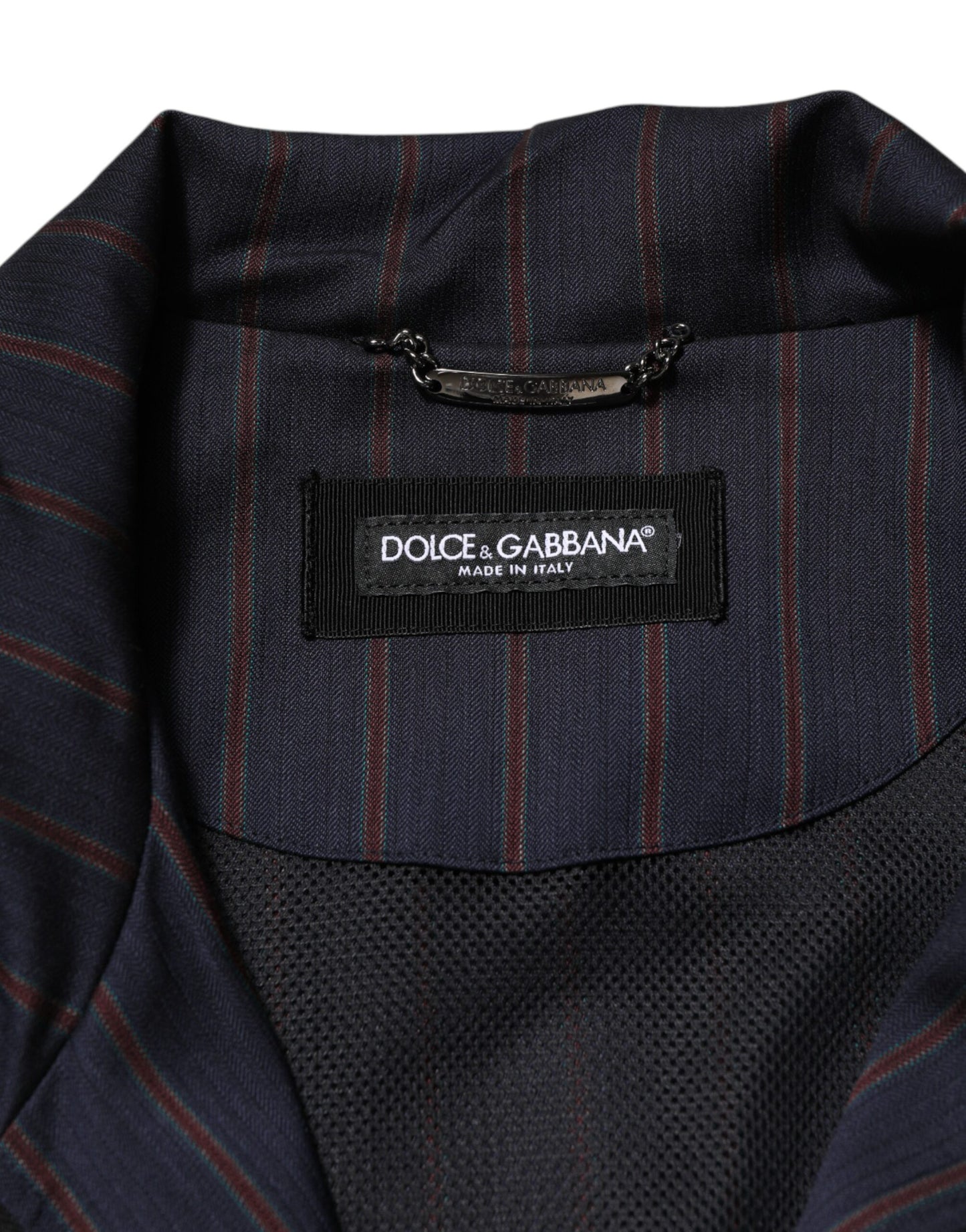 Chaqueta con cremallera completa y placa con logotipo de rayas azules y rojas