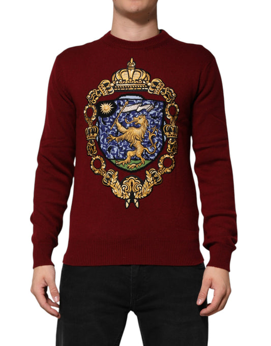 Suéter de cachemira burdeos con escudo de león