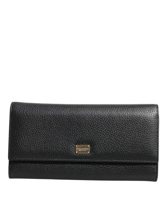 Cartera para tarjetas de cuero negro con tres pliegues y placa con el logotipo