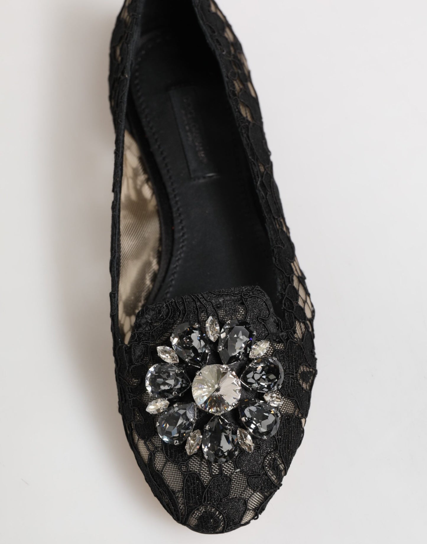Zapatos planos negros con cristales y encaje de Taormina