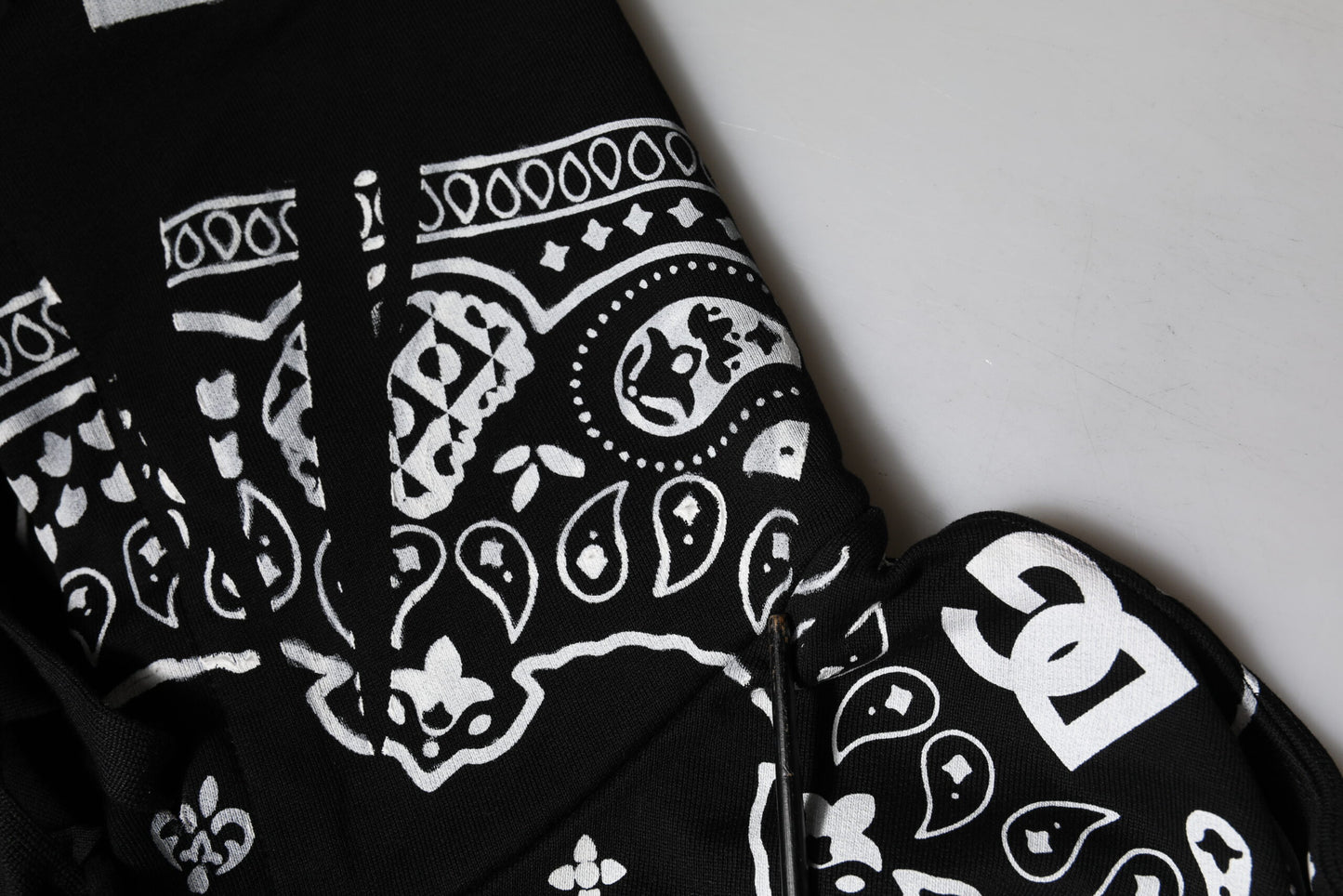 Sudadera con capucha y bandana negra para hombre