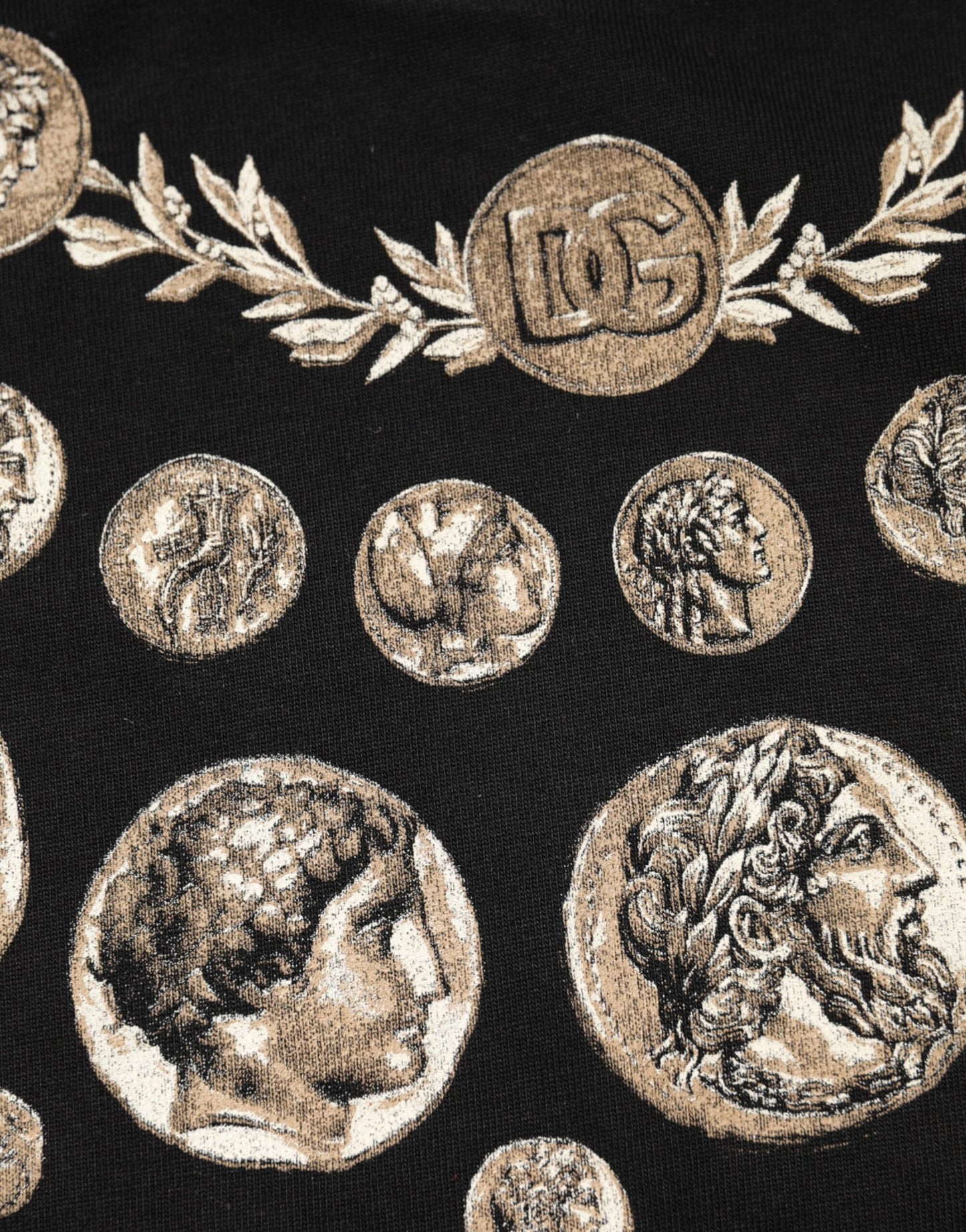 Camiseta de algodón con cuello redondo y estampado de monedas negras