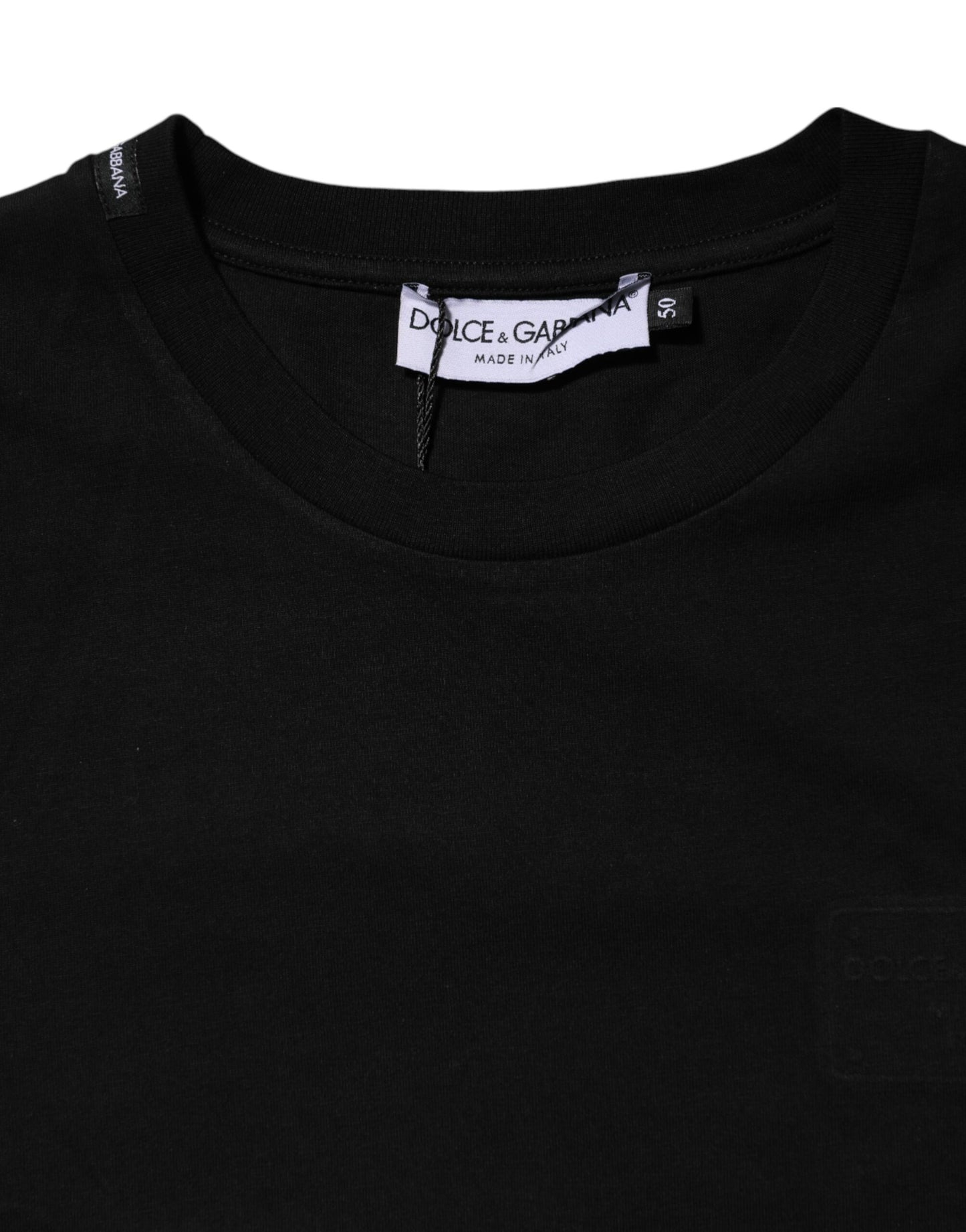Camiseta negra de algodón con cuello redondo y manga corta