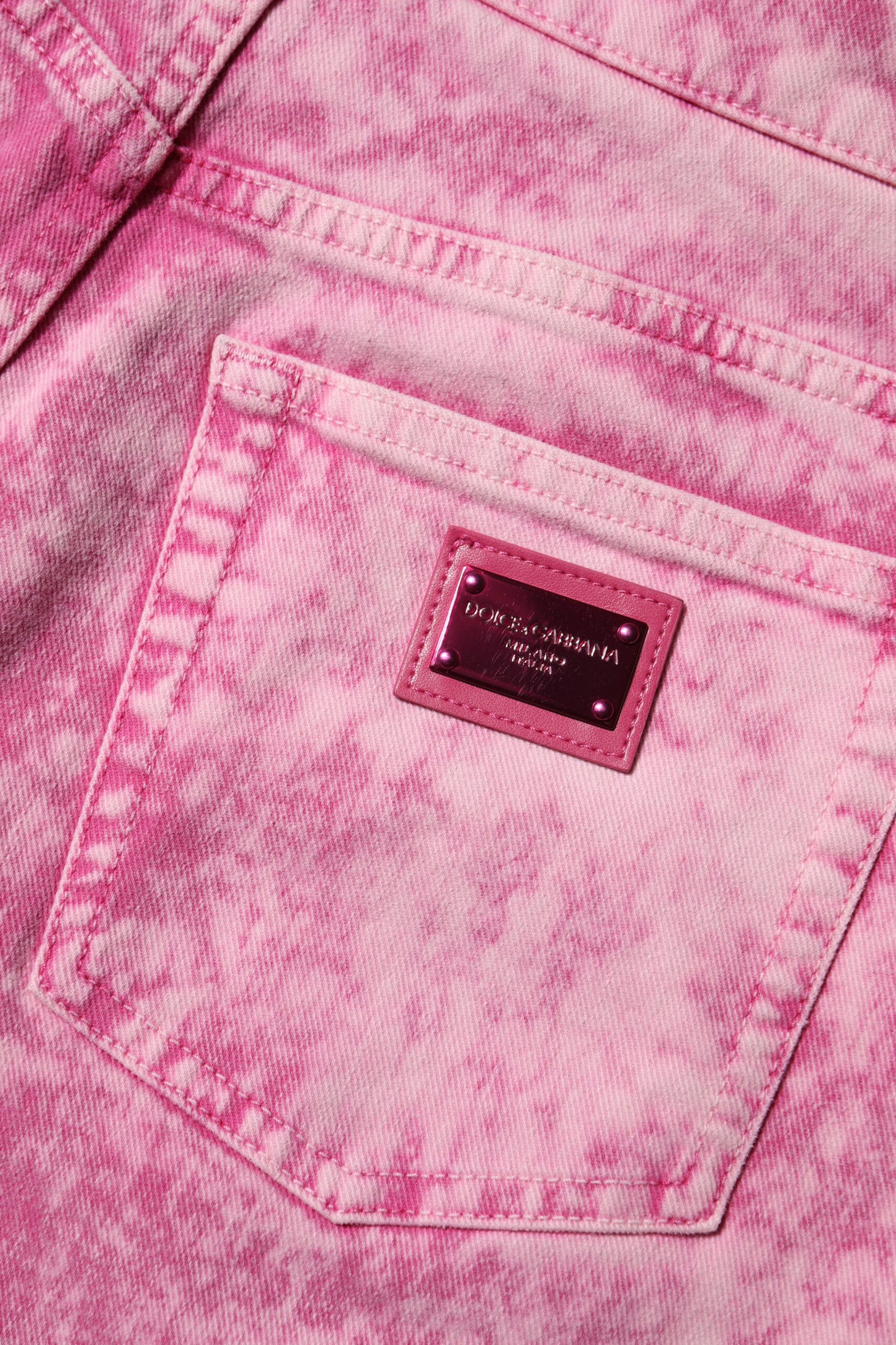 Vaqueros ajustados de cintura alta con efecto tie-dye en color rosa