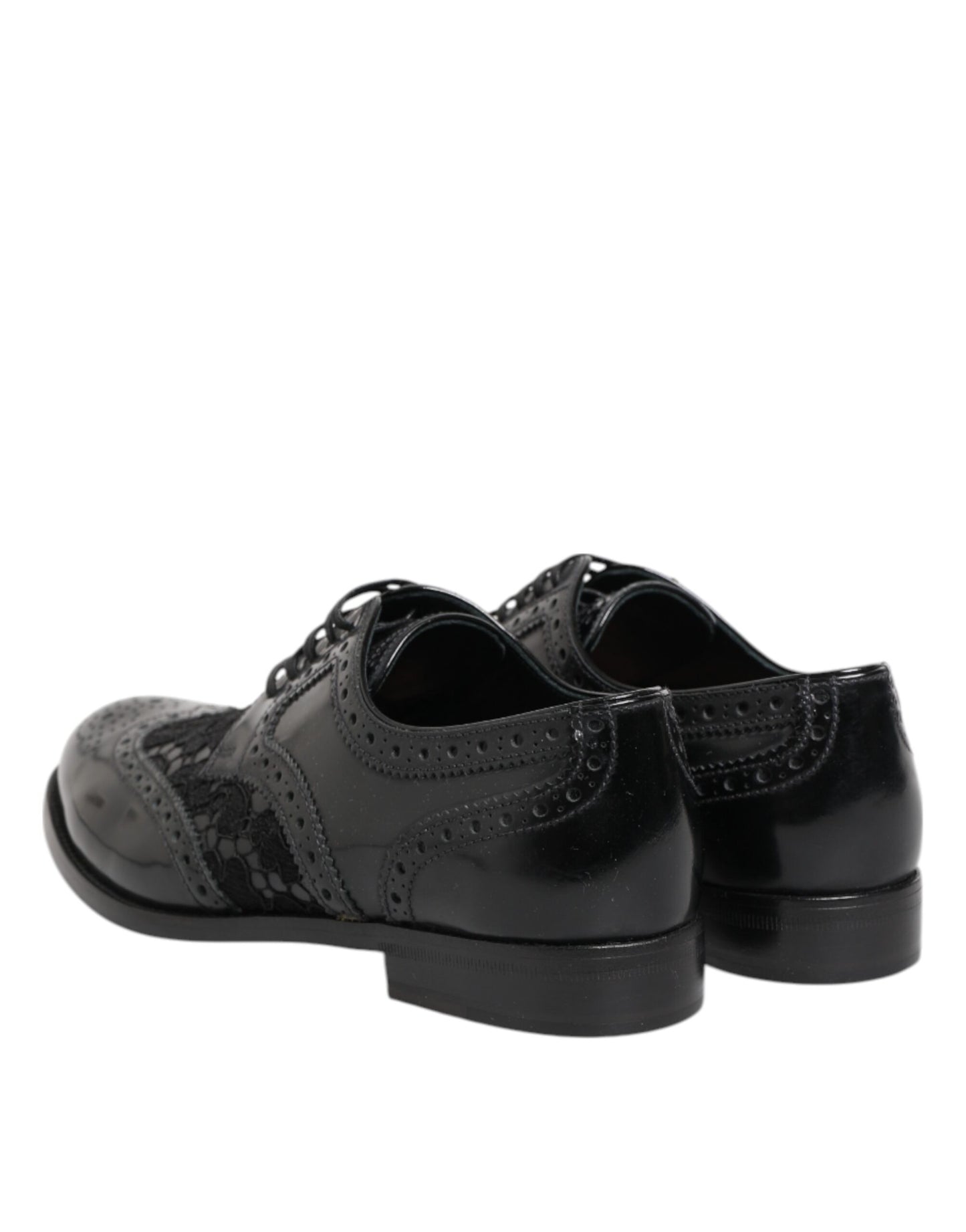 Zapatos formales de cuero negro con encaje floral