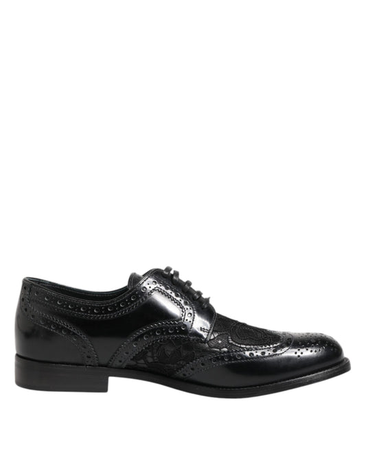 Zapatos formales de cuero negro con encaje floral