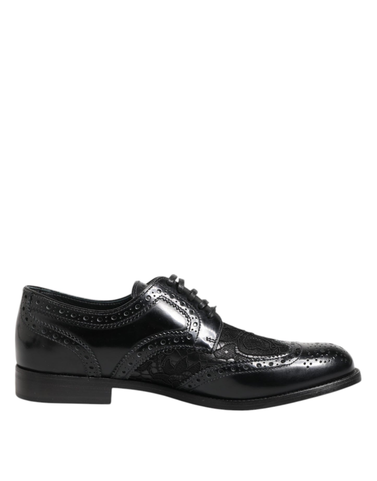 Zapatos formales de cuero negro con encaje floral