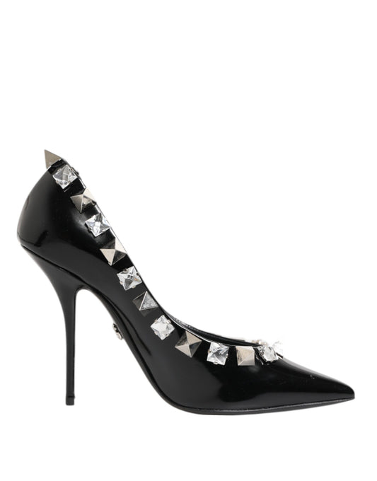 Zapatos de tacón de aguja con tachuelas y cristales negros