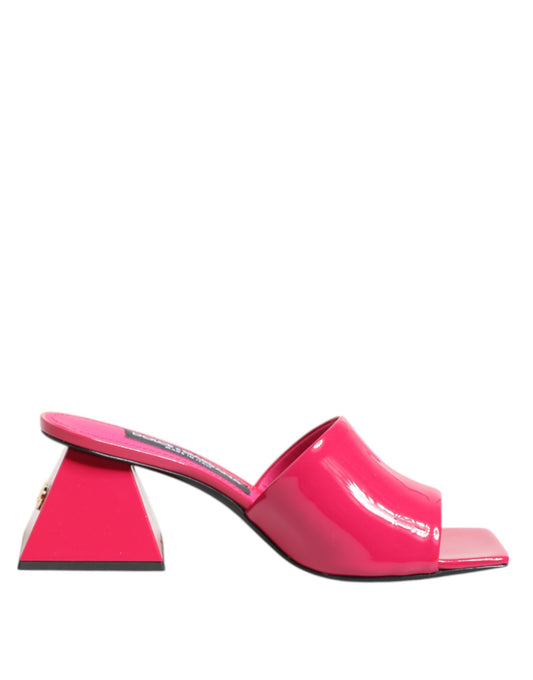 Sandalias tipo mules con tacón de bloque y punta abierta en color rosa