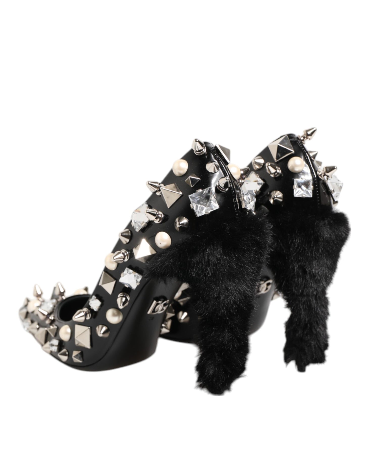 Zapatos de tacón de aguja con tachuelas y cristales negros