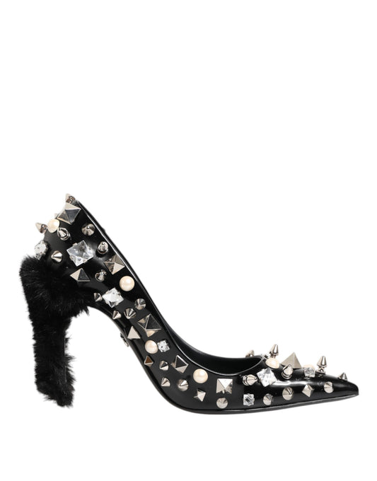 Zapatos de tacón de aguja con tachuelas y cristales negros