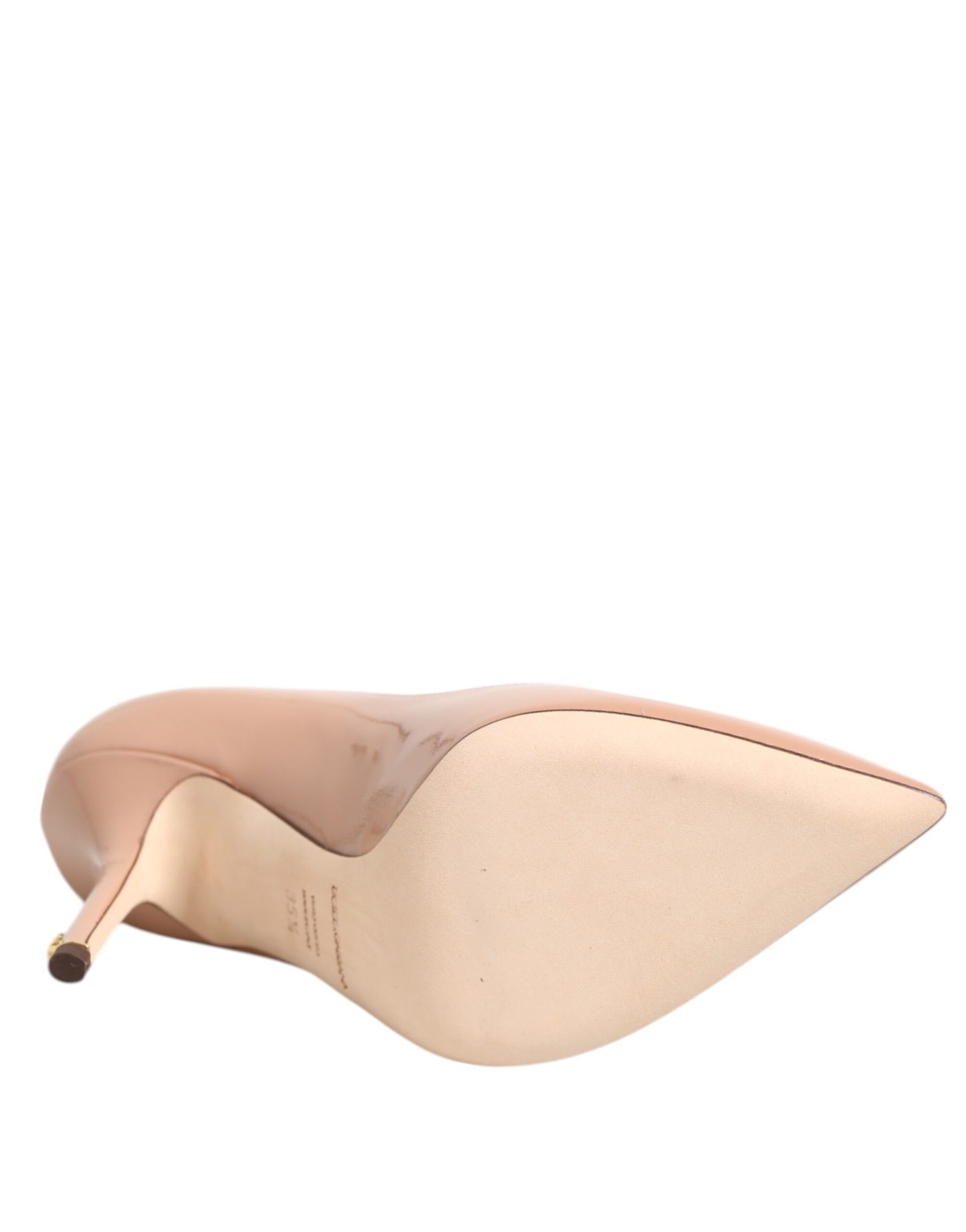 Zapatos de salón con tacón de aguja de charol beige