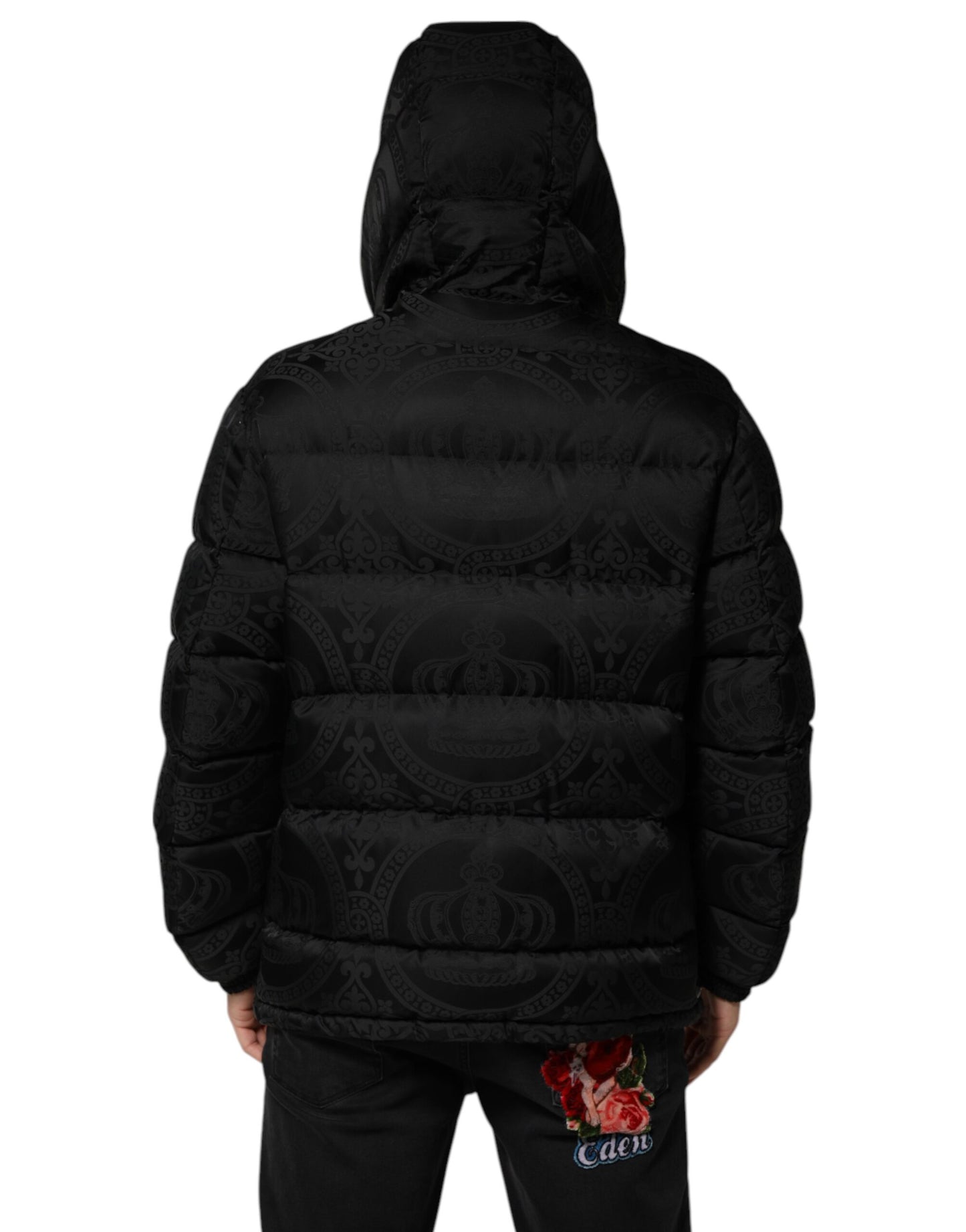Chaqueta acolchada con capucha y diseño de jacquard negro