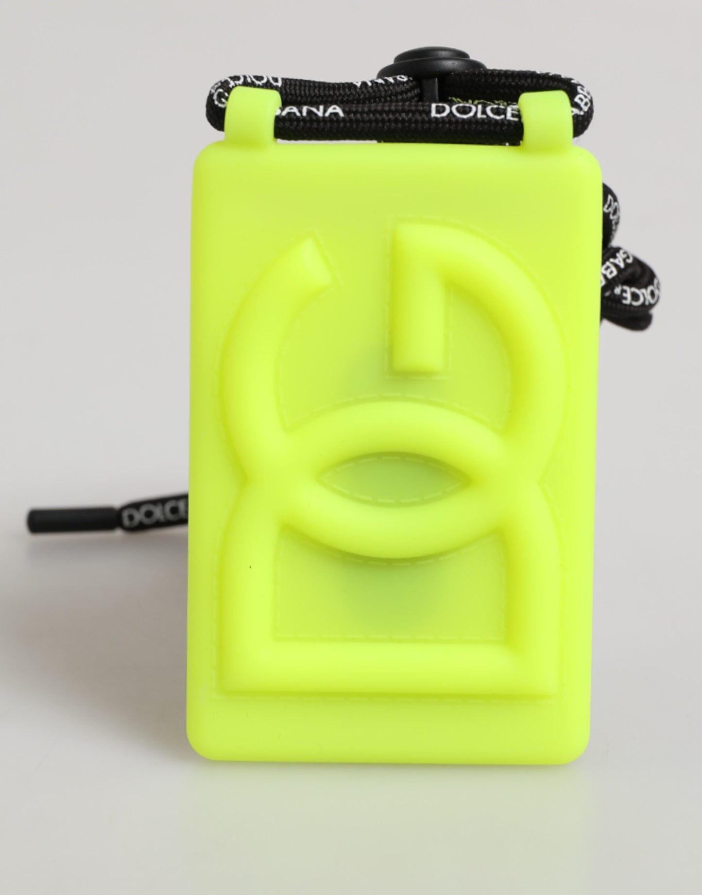 Porta credencial ajustable en relieve DG de goma verde amarillo