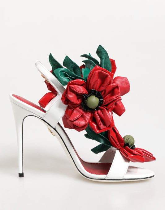 Sandalias con detalles florales en blanco y rojo